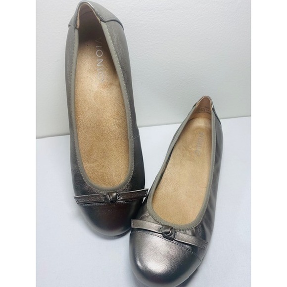 Vionic Amorie Silver Leather Womans Flats Size 8**NWOT - Picture 1 of 5